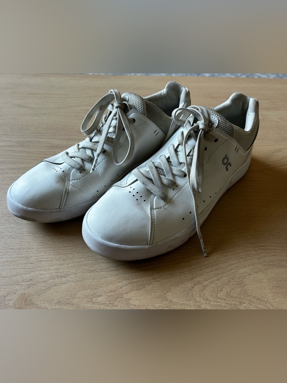 On Cloud The Roger Advantage Womens Swiss Tennis Shoe Sneakers Size 8.5